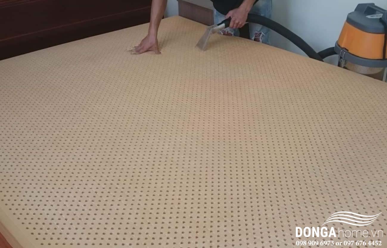 Gợi ý một số cách khử mùi nệm cao su hiệu quả 22 Dung may hut am de khu mui mang mang lai hieu qua cao